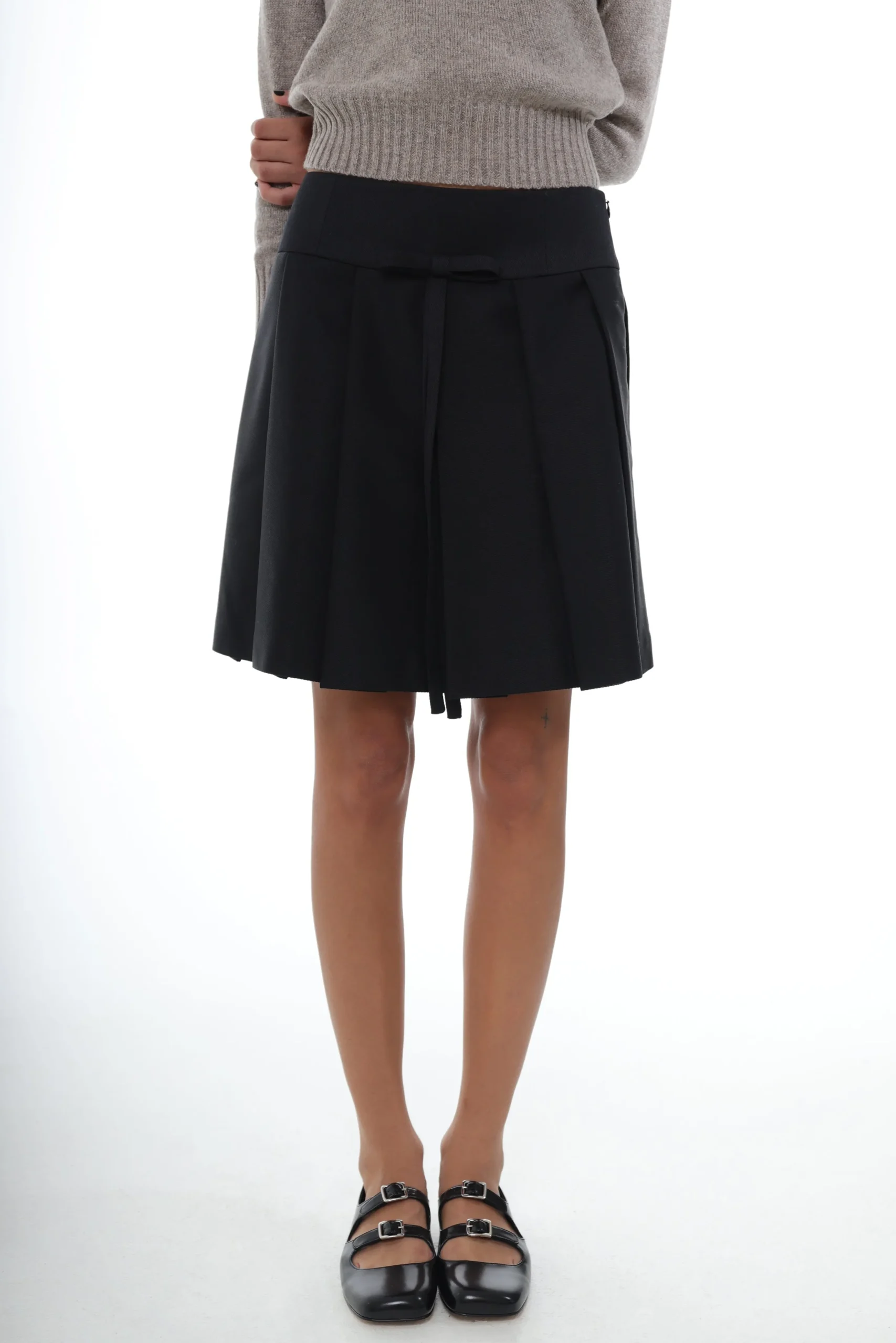arne_skirt_in_black_2.webp SANDY LIANG ARNE SKIRT IN BLACK> Uniform | Skirts