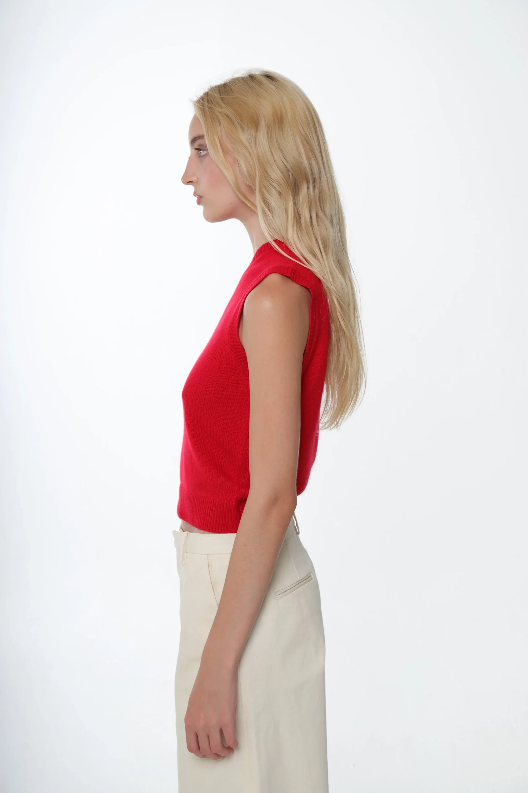 cashmere_shrunken_vest_in_red_2.webp SANDY LIANG CASHMERE SHRUNKEN VEST IN RED> Knits