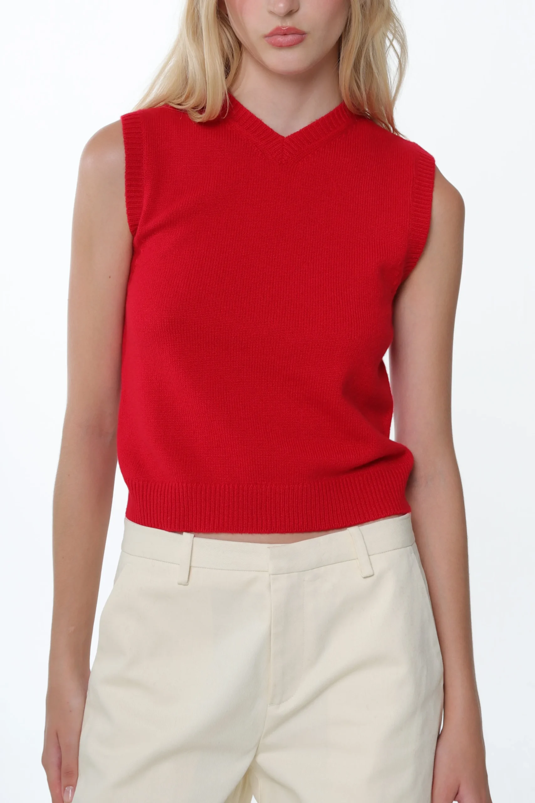 cashmere_shrunken_vest_in_red_3.webp SANDY LIANG CASHMERE SHRUNKEN VEST IN RED> Knits