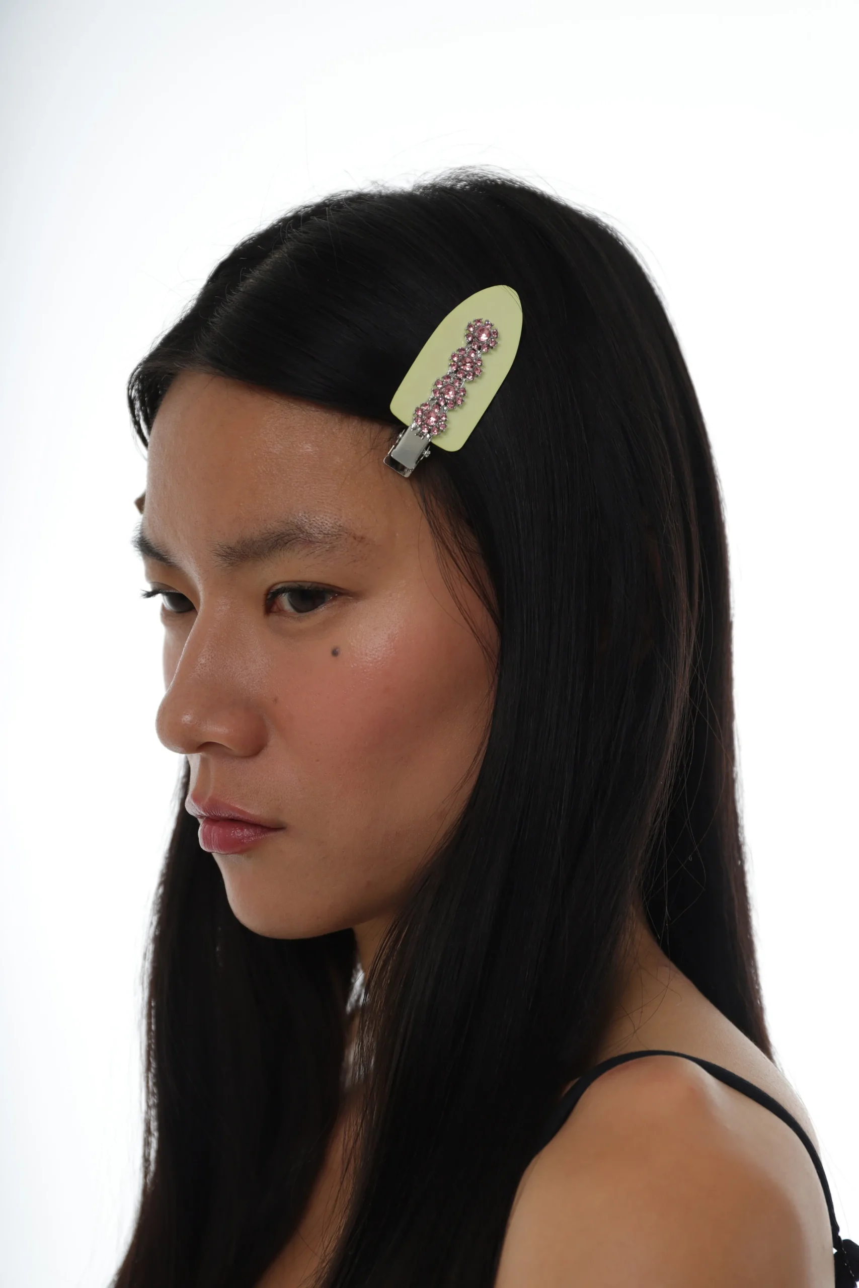 SANDY LIANG MAKEUP CLIPS IN BUTTER> Hair