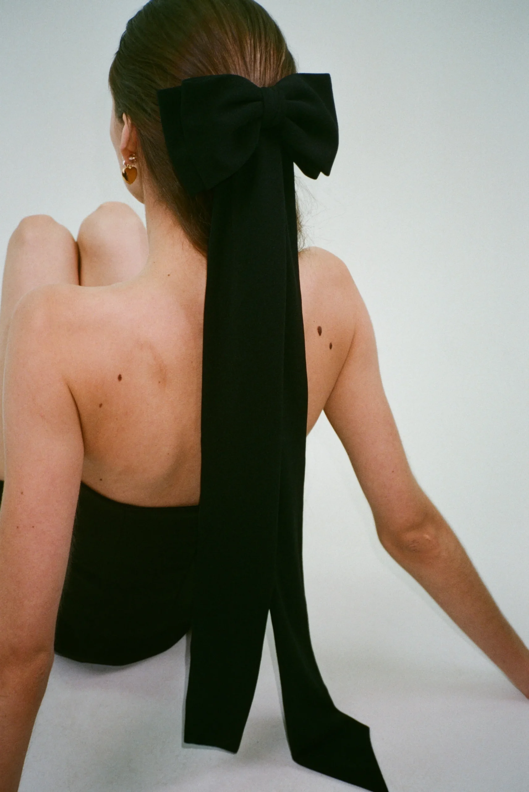 palermo_bow_in_black_2.webp SANDY LIANG PALERMO BOW IN BLACK> Hair